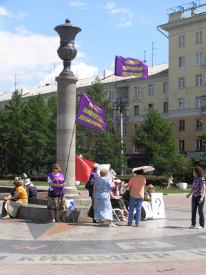 Обманутые барнаульские дольщики, с  которыми отказался 
встречаться  губернатор Алтайского края, объявили  о бессрочной голодовке.